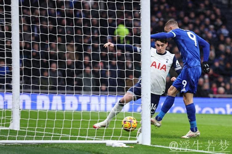 瓦尔迪经典嘲讽热刺:英超冠军比你多,38岁仍斩获10球 瓦尔迪经典嘲讽热刺:英超冠军比你多,38岁仍斩获10球